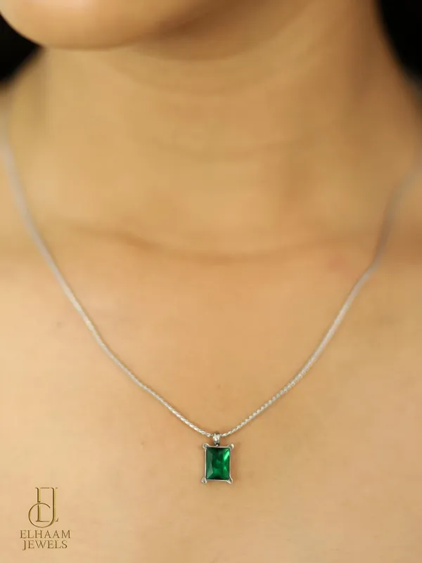 Gold_Traditional_Emerald_Green_Stone_Silverplated_Pendant_Necklace_For_Women