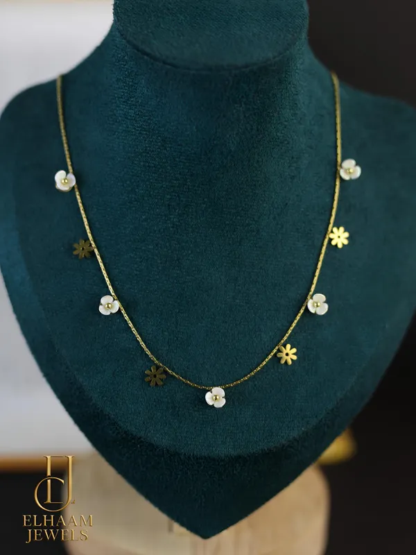 Gold_Traditional_Garden_Necklace_For_Women