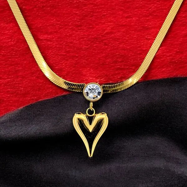 Gold_Traditional_Heart_Pendant_Necklace_With_Crystal_Charm_For_Women