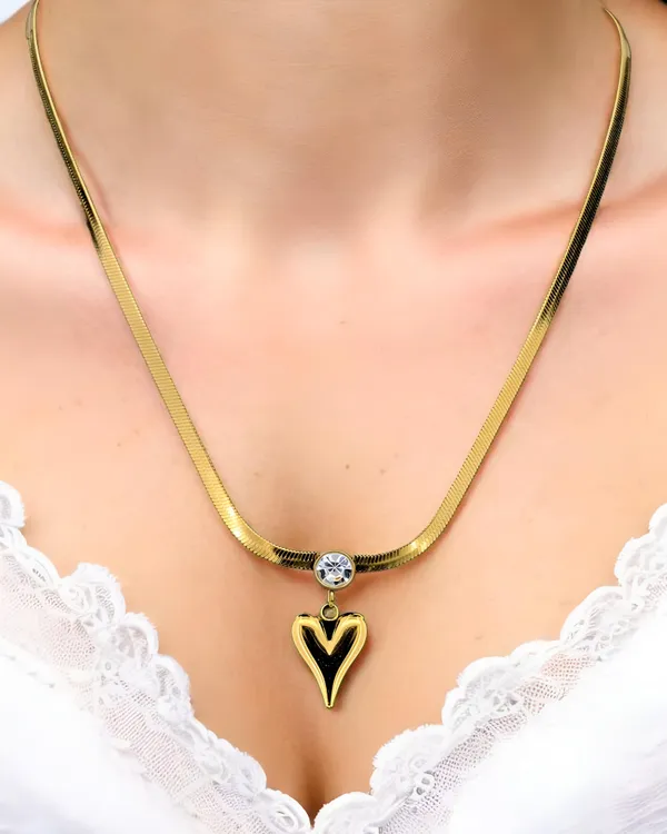 Gold_Traditional_Heart_Pendant_Necklace_With_Crystal_Charm_For_Women