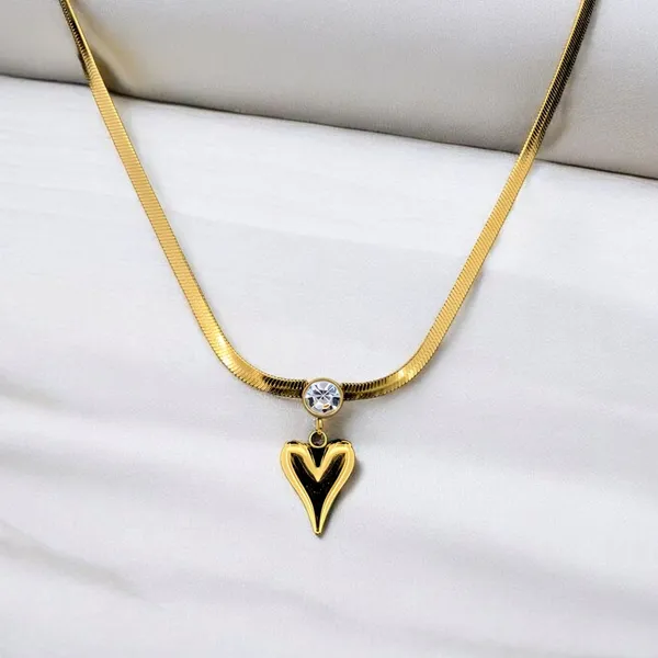 Gold_Traditional_Heart_Pendant_Necklace_With_Crystal_Charm_For_Women