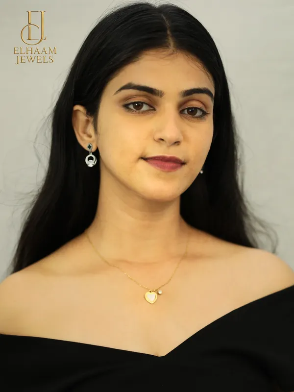 Gold_Traditional_Heart_Love_Pendant_Necklace_With_Mother_Of_Pearl_&_Crystal_Charm_For_Women