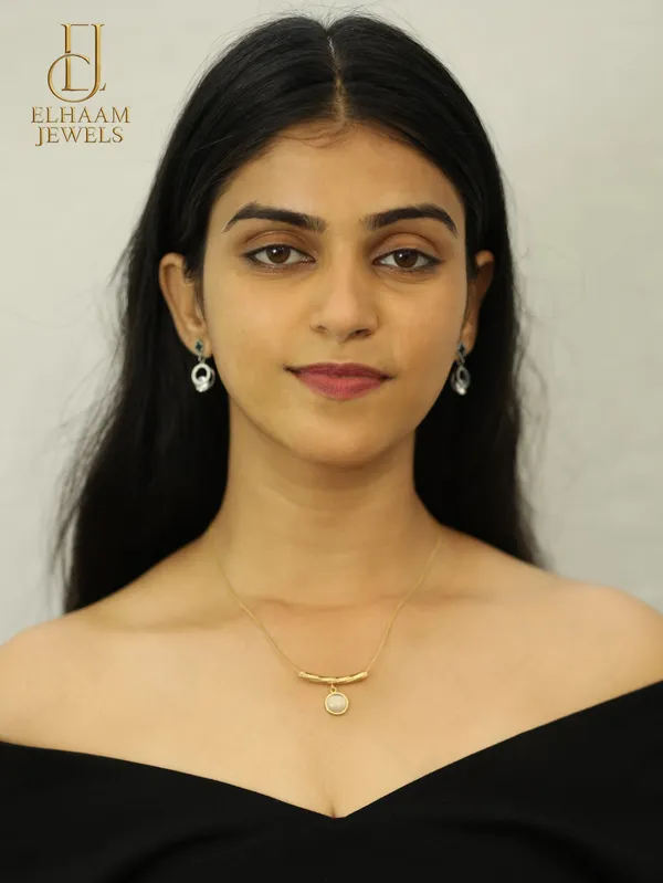 Gold_Traditional_Moonstone_Pendant_Necklace_For_Women