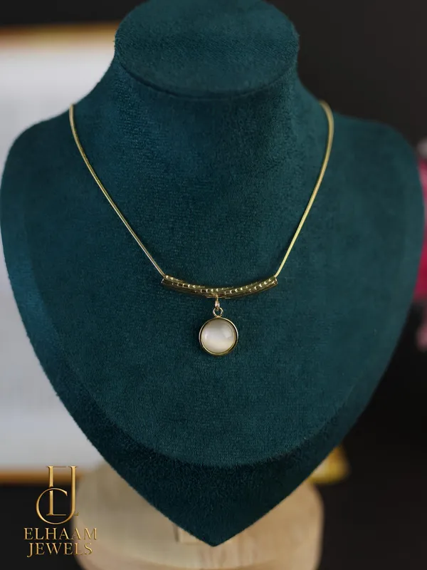 Gold_Traditional_Moonstone_Pendant_Necklace_For_Women