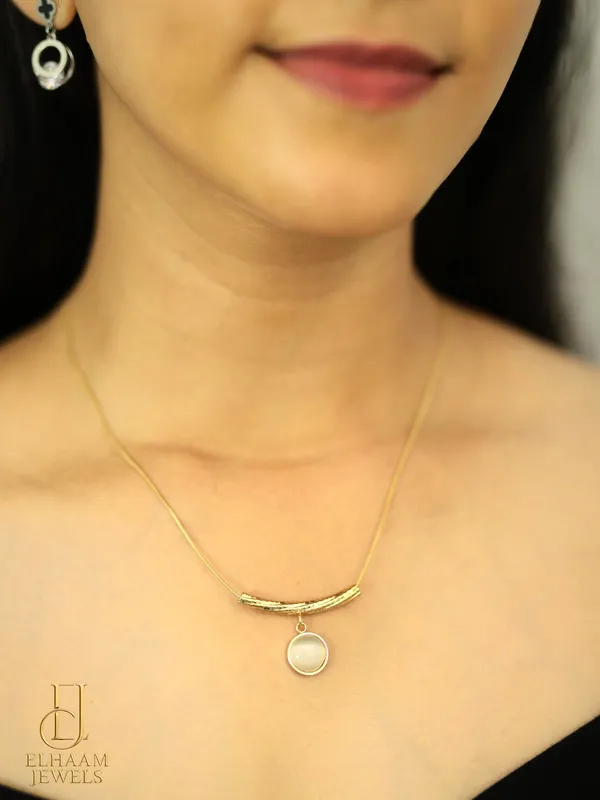 Gold_Traditional_Moonstone_Pendant_Necklace_For_Women