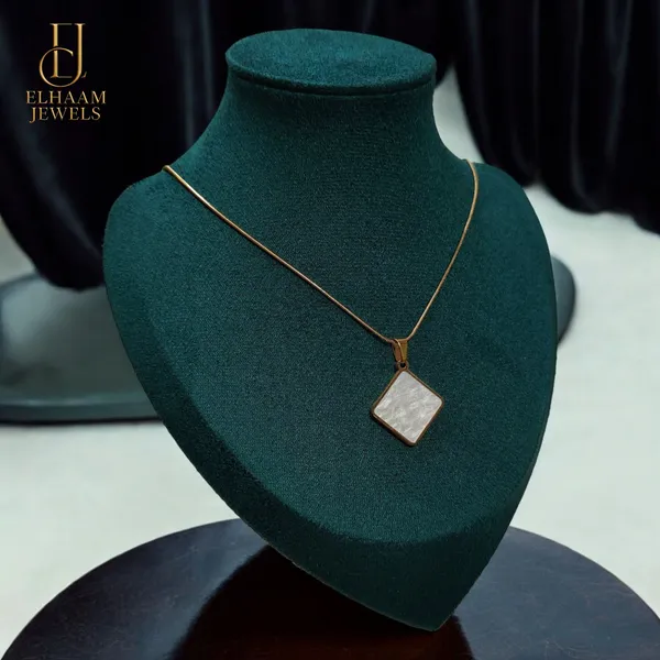 Gold_Traditional_Mother_Of_Pearl_Elegance_Pendant_Necklace_For_Women