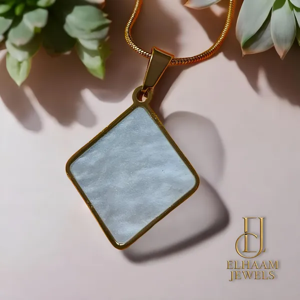 Gold_Traditional_Mother_Of_Pearl_Elegance_Pendant_Necklace_For_Women