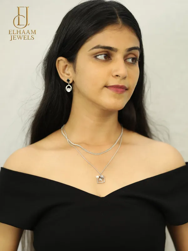 Silver_Traditional_Pearl_Rose_Silver_Plated_Pendant_Necklace_For_Women