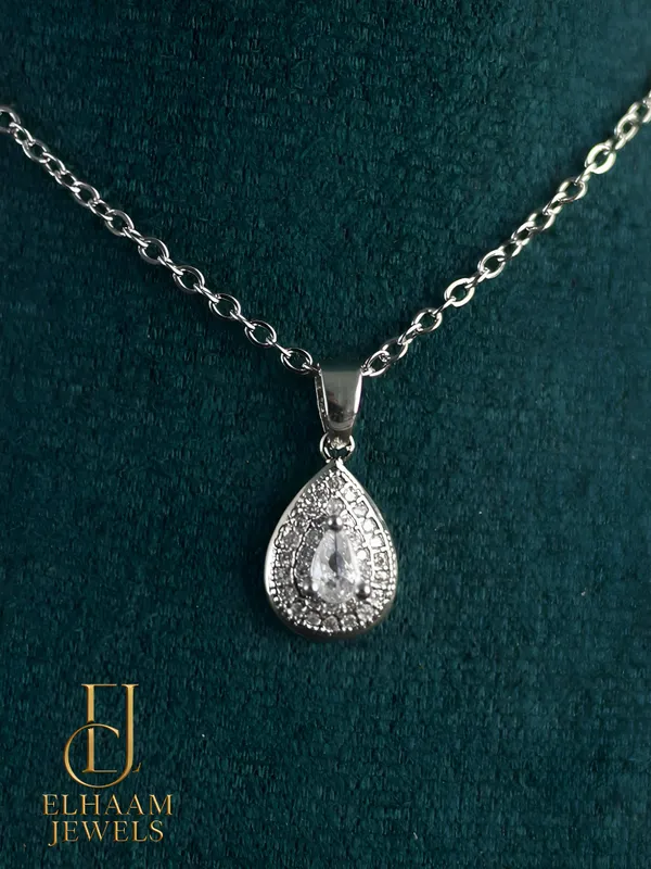Silver_Traditional_Teardrop_Crystal_Pendant_Necklace_For_Women