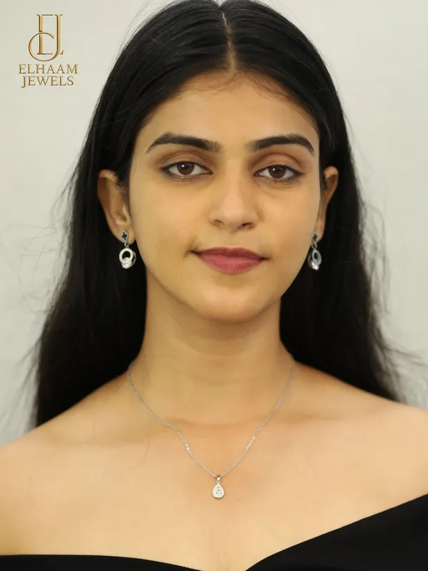 Silver_Traditional_Teardrop_Crystal_Pendant_Necklace_For_Women