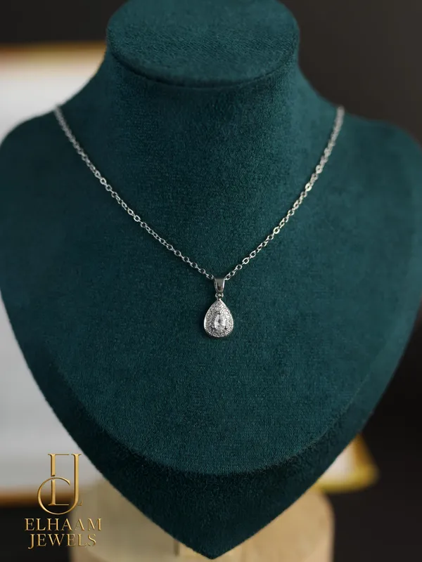 Silver_Traditional_Teardrop_Crystal_Pendant_Necklace_For_Women
