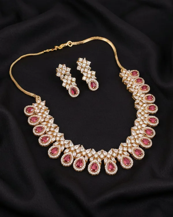 Gold_Traditional_Celestia_Glow_Nacklace_Set_For_Women