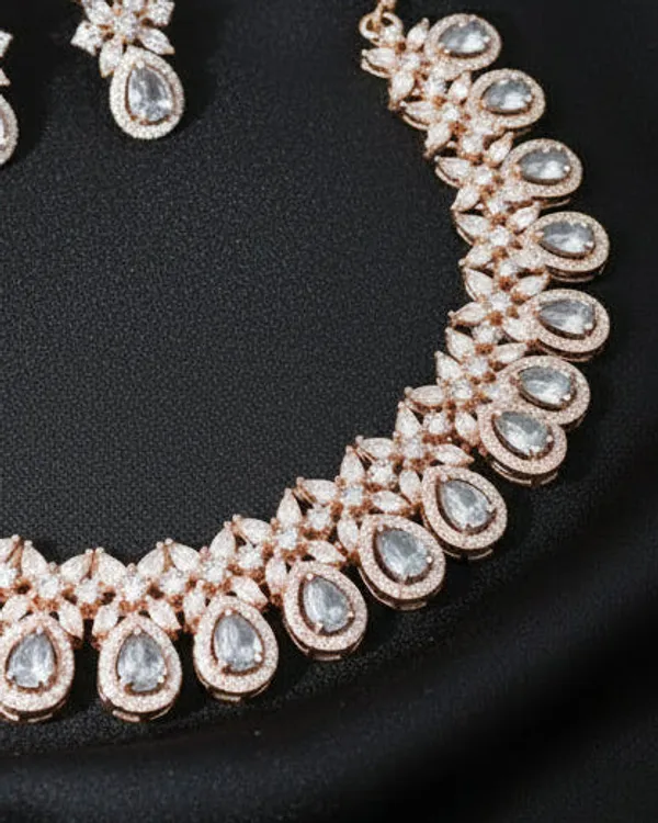 Gold_Traditional_Crowned_Elegance_Necklace_Set_For_Women