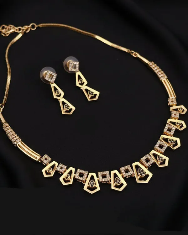 Gold_Traditional_Golden_Empress_Necklace_Set_For_Women