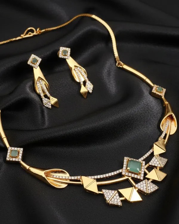 Gold_Traditional_Imperial_Aura_Necklace_Set_For_Women