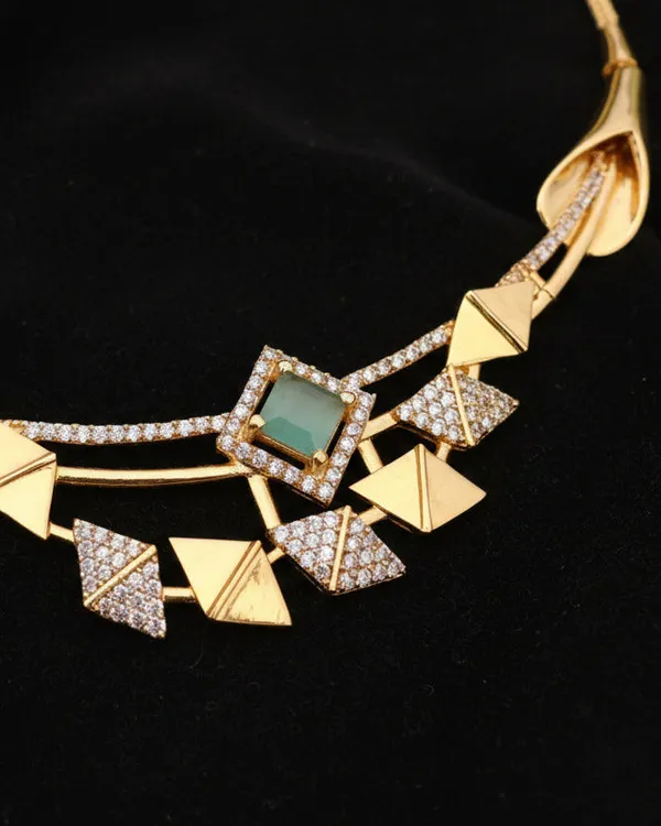 Gold_Traditional_Imperial_Aura_Necklace_Set_For_Women