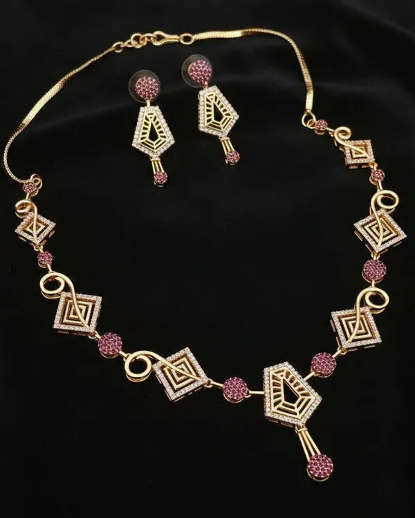 Gold_Traditional_Royal_Luminance_Necklace_Set_For_Women