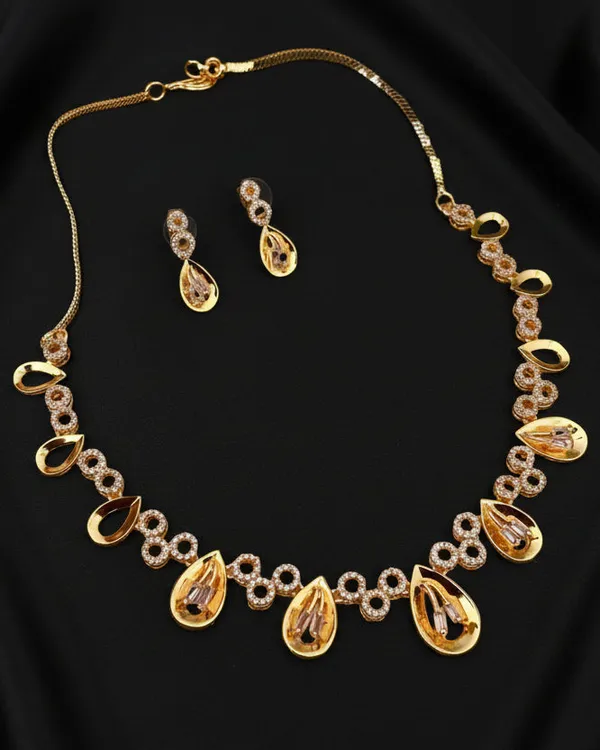 Gold_Traditional_Seraphine_Spark_Necklace_Set_For_Women
