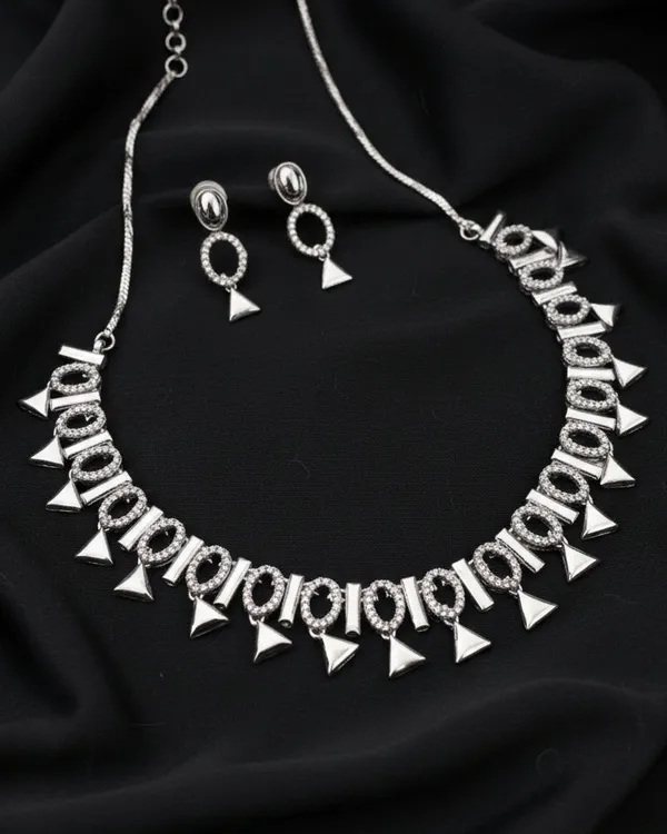 Silver_Traditional_Vibe_Gleam_Necklace_Set_For_Women