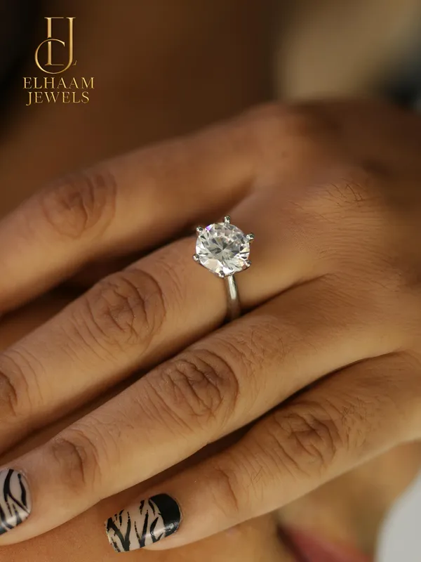 Silver_Traditional_Classic_Round_Solitaire_Silver_Ring_For_Women