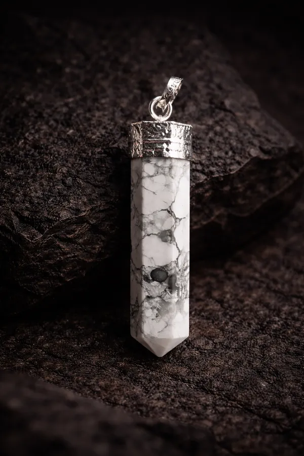 Howlite_Healing_Pendant_For_Peace_&_Emotional_Balance