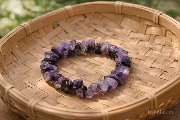 Amethyst_Crystal_Chips_Bracelet_–_Natural_Stone_Of_Calm,_Protection_&_Healing