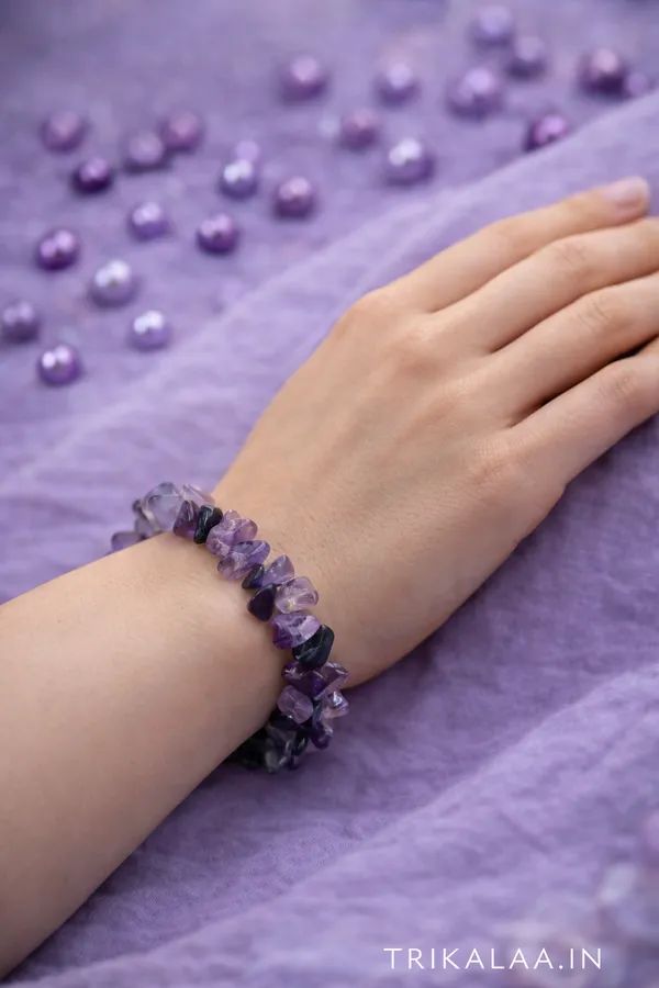 Amethyst_Crystal_Chips_Bracelet_–_Natural_Stone_Of_Calm,_Protection_&_Healing