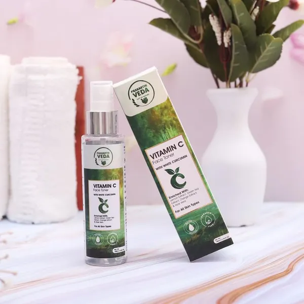 Vitamin_C_Glow_Toner,_100_Ml_Rich_In_Antioxidants_And_Helps_Reduce_Dark_Spots,_Hydrating_Light_Weight_Face_Toner_For_All_Skin_Types,_Natural,_No_Alcohol,_Parabens_And_Sls_Free