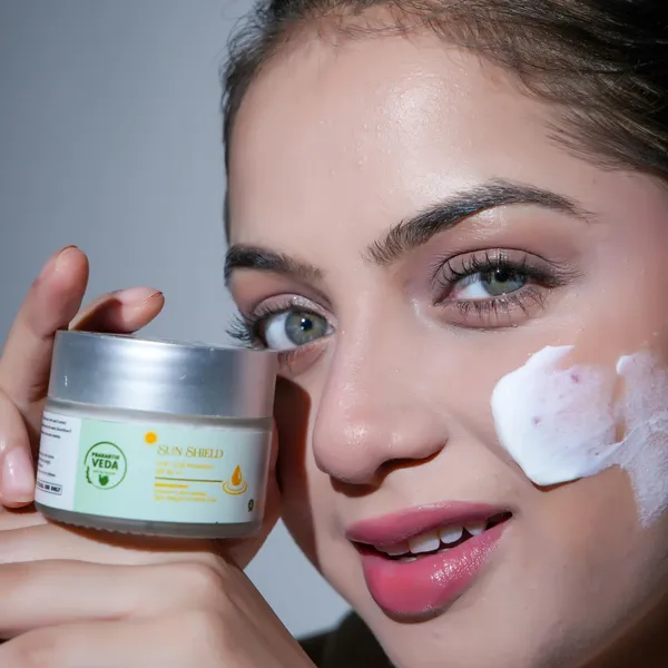 Spf_50_Pa++++_Sunscreen_Lotion_With_Niacinamide,_Kojic_Acid_And_Vitamin_E