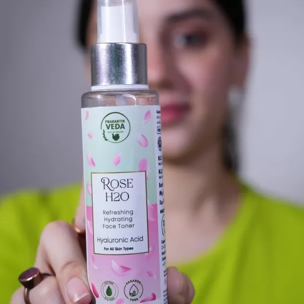 Rose_Water_100Ml_|_With_Niacinamide,_Kojic_Acid,_Vitamin_C_And_E,_White_Curcumin