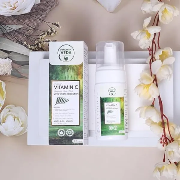 Vitamin_C_Foaming_Face_Wash_With_White_Curcumin_For_Dull_And_Pigmented_Skin