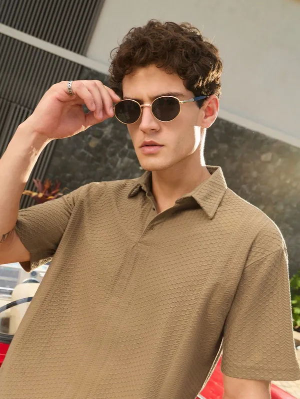 Light_brown_waffle_fabric_polo_T-shirt