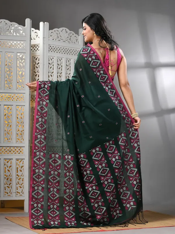 Dark_Green_Bengal_Pure_Cotton_Saree_With_Blouse_Piece_For_Women