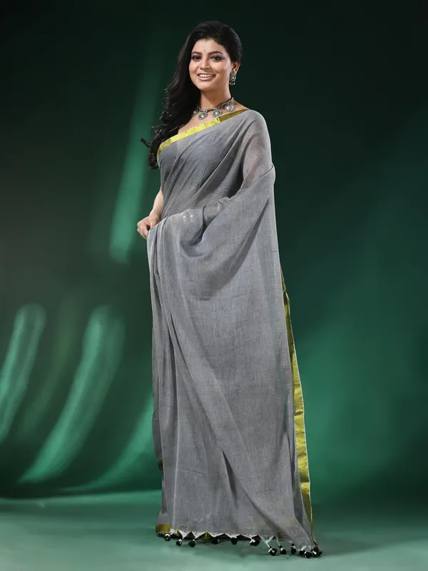 Grey_Pure_Mulmul_Cotton_Plain_In_Saree_With_Zari_Border_For_Women