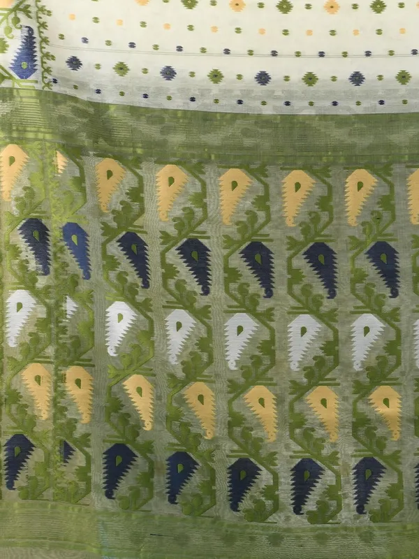 Off-White_&_Green_Cotton_Silk_Bengal_Made_Soft_Dhakai_Jamdani_Saree_With_Blouse_Piece_For_Women