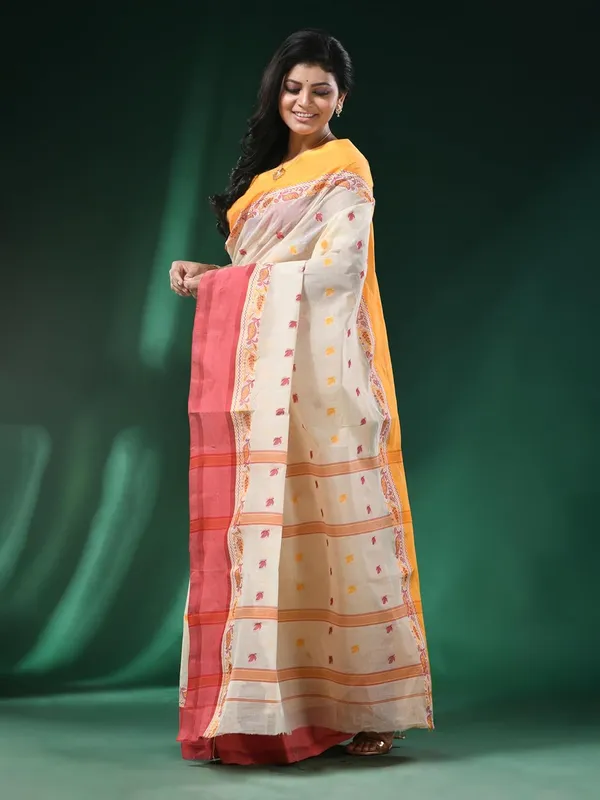 Off-White_Pure_Cotton_Saree_With_Solid_Border_With_Starch_For_Women