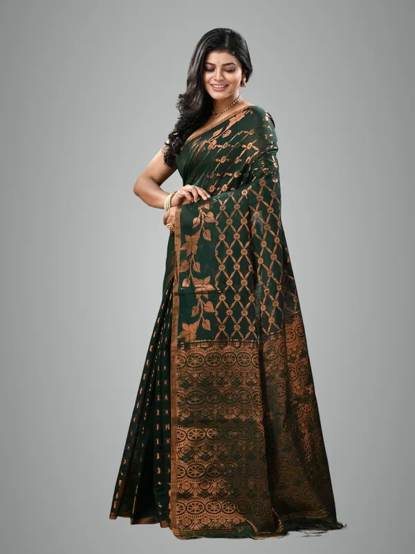 Dark_Green_Cotton_Silk_Handloom_Banarasi_Saree_With_Exquisite_Designer_Border_For_Women
