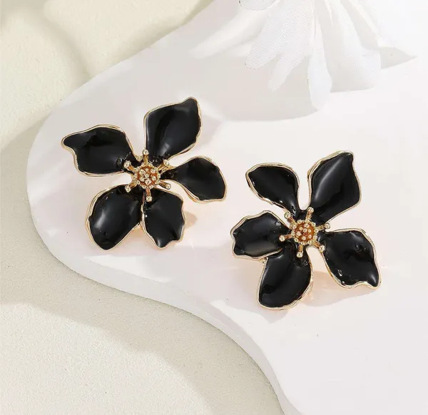 Black_Periwinkle_Studs