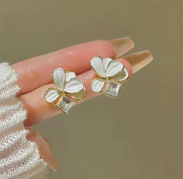 White_resin_Gem_Studs