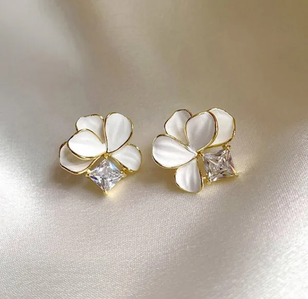 White_resin_Gem_Studs