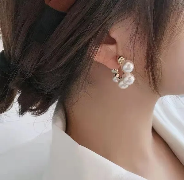 Orivyn_Pearl_Studs