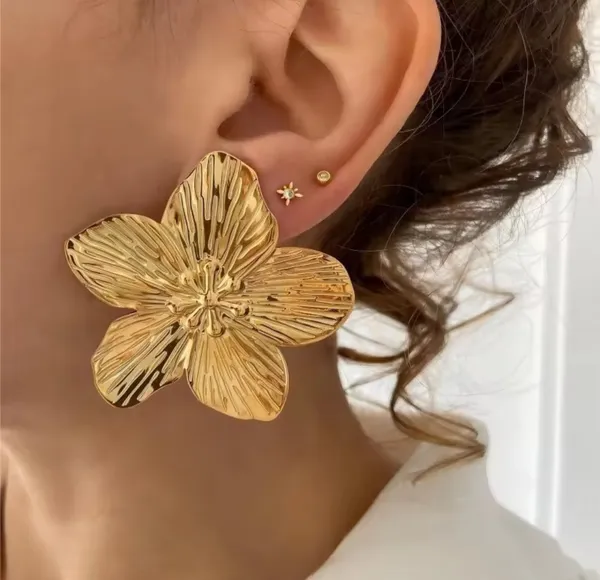 Gold_Plumeria_Studs