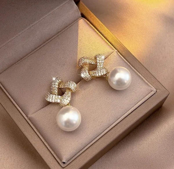 Square_Chic_Drop_Studs