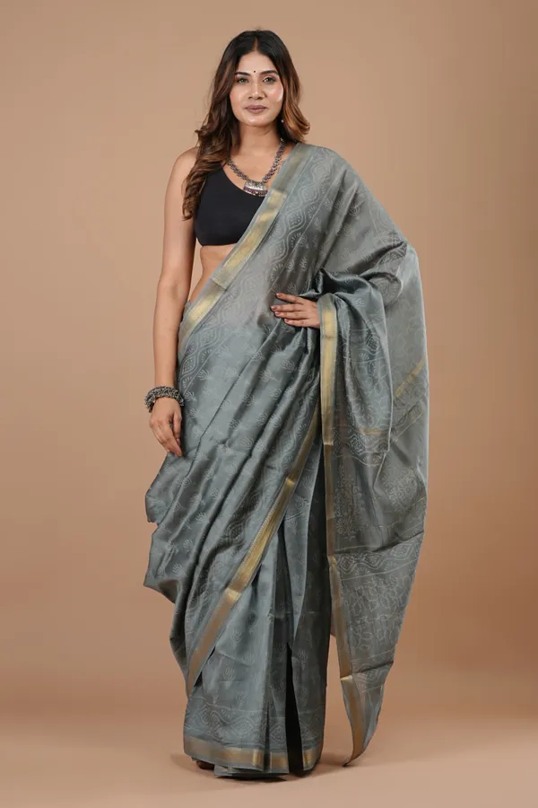 Grey_Maheshwari_Silk_Premium_Saree_With_Unstitched_Blouse_For_Women
