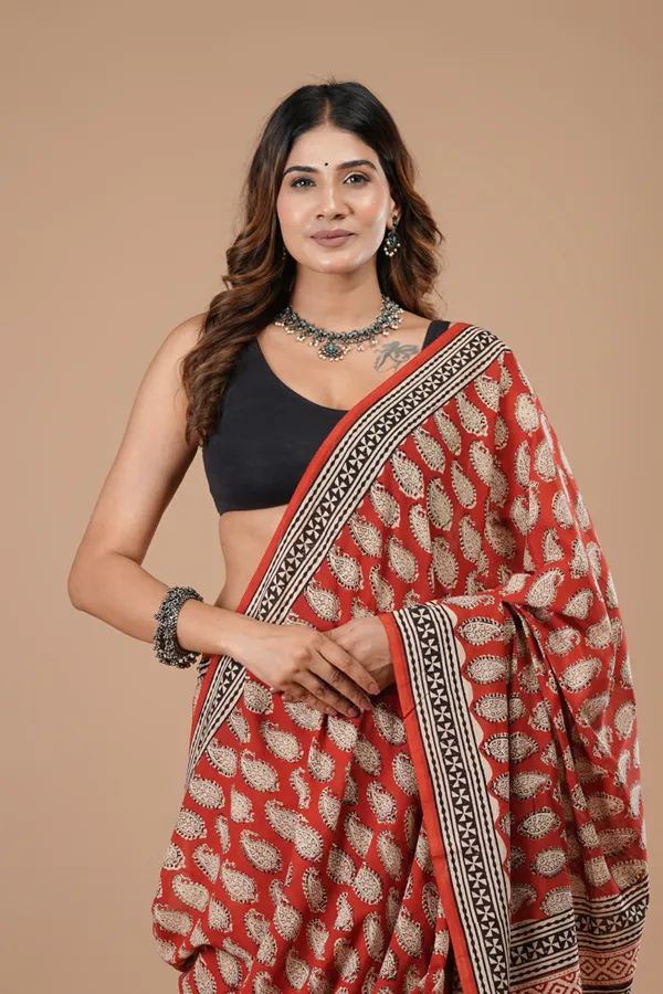 Red_And_Black_Cotton_Voile_Premium_Saree_With_Unstitched_Blouse_For_Women