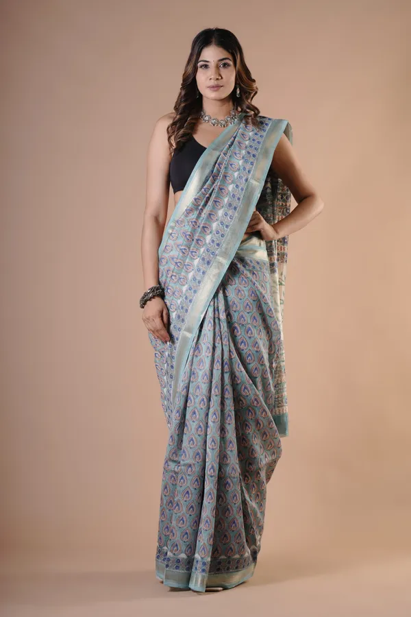 Grey_And_Blue_Maheshwari_Silk_Premium_Saree_With_Unstitched_Blouse_For_Women