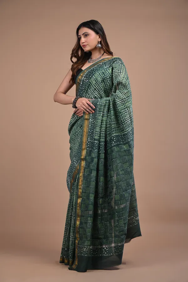 Green_Maheshwari_Silk_Premium_Saree_With_Unstitched_Blouse_For_Women