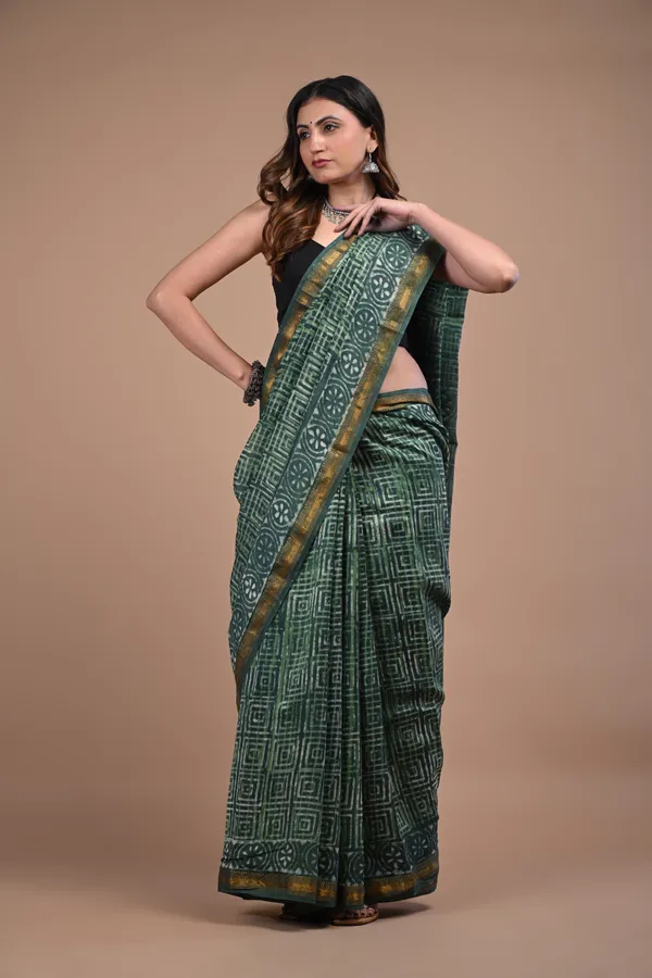Green_Maheshwari_Silk_Premium_Saree_With_Unstitched_Blouse_For_Women