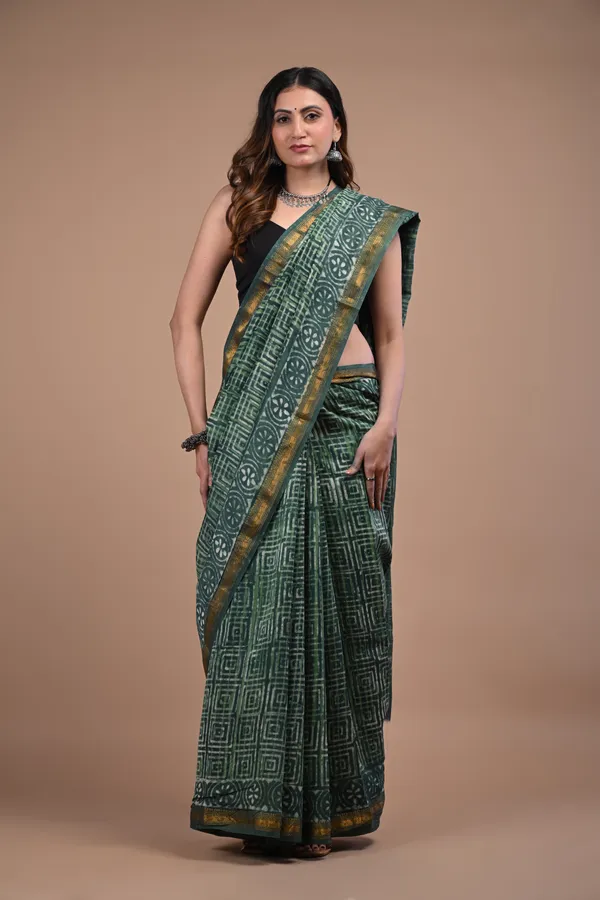 Green_Maheshwari_Silk_Premium_Saree_With_Unstitched_Blouse_For_Women