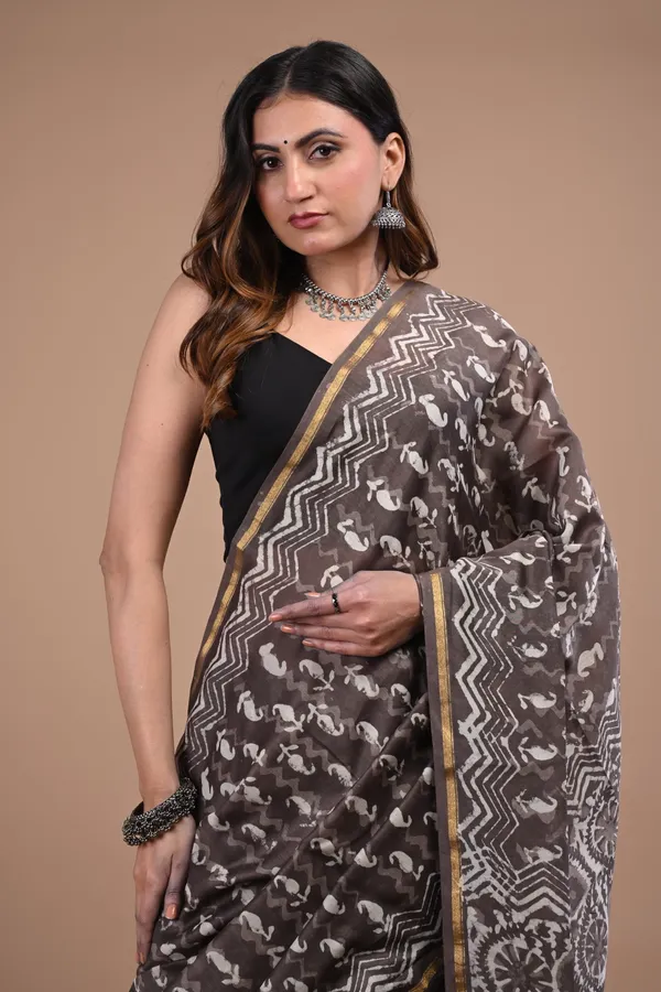 Brown_Chanderi_Silk_Premium_Saree_With_Unstitched_Blouse_For_Women